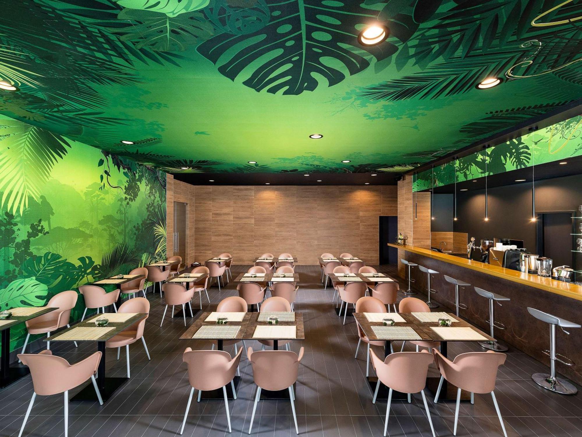 Minaro Hotel Tokaj Mgallery - Adult Only Exterior photo Interior of a restaurant in Madrid, Spain